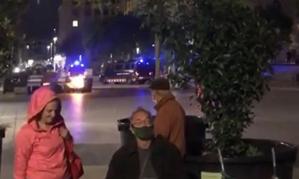 Ισπανία: Συγκρούσεις διαδηλωτών με αστυνομία με τη συνοδεία πιάνου!